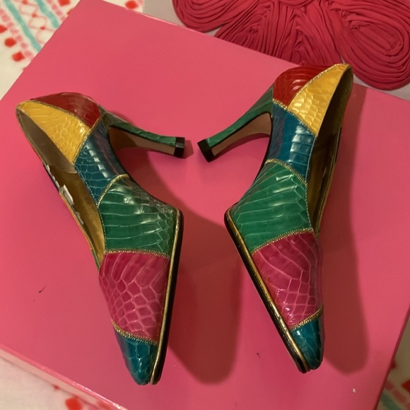 J Renee’ 5.5M Alligator Pattern Multi Colored Heels - Picture 2 of 7
